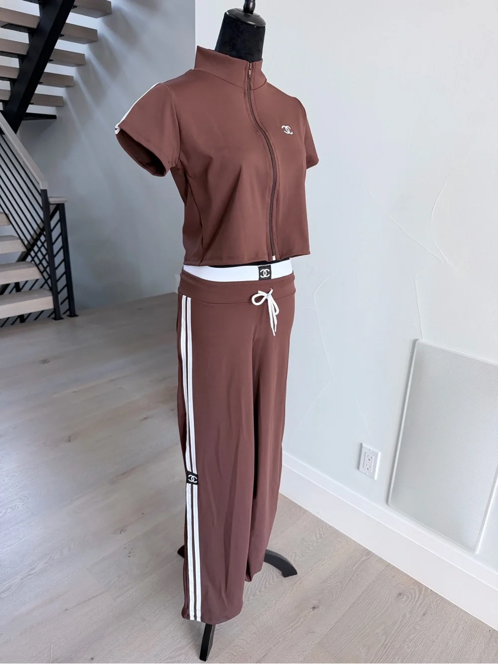 Women’s Brown Two-Piece Lounge Set with White Trim size M
